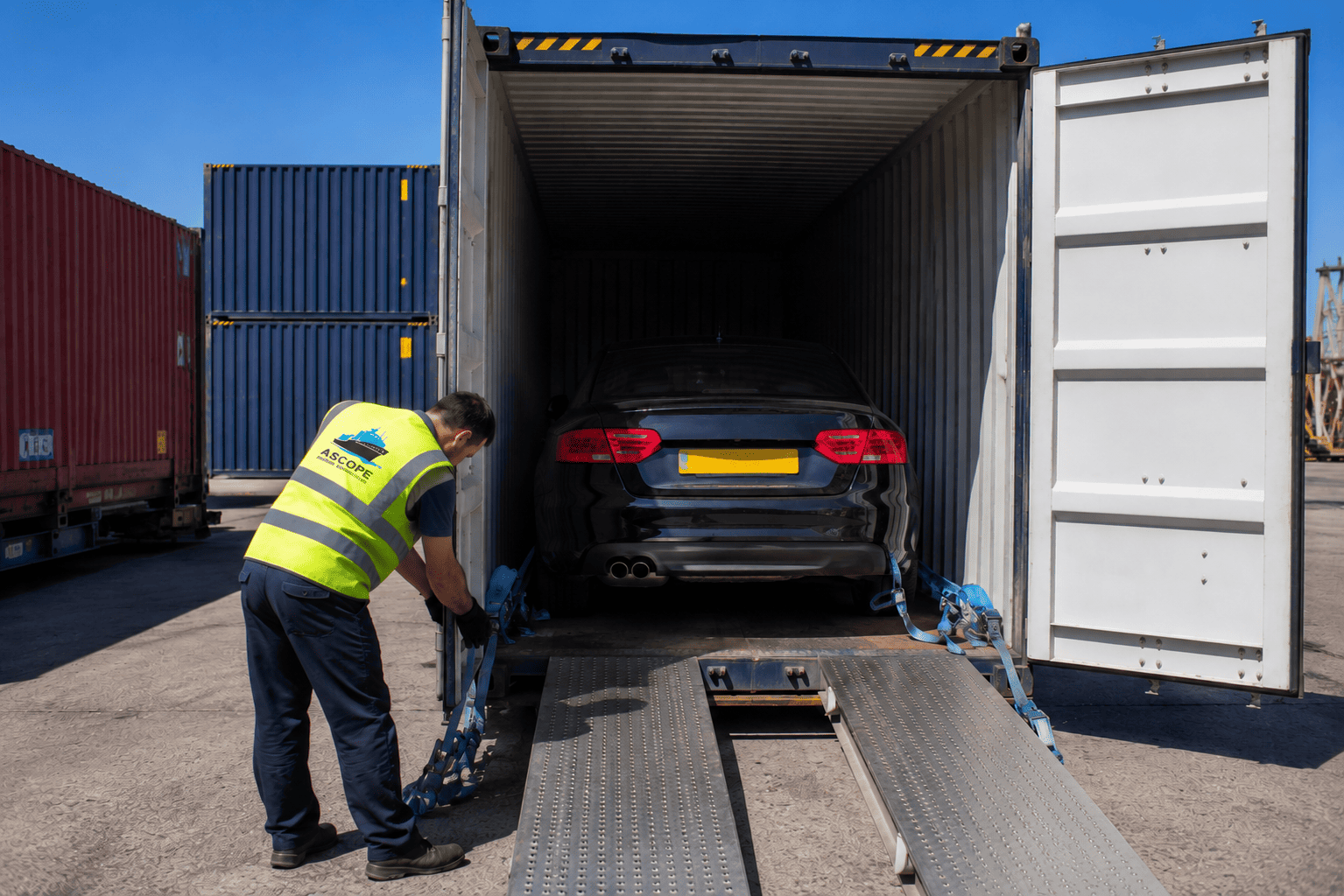 20ft container car loading UK 20ft container car loading UK
