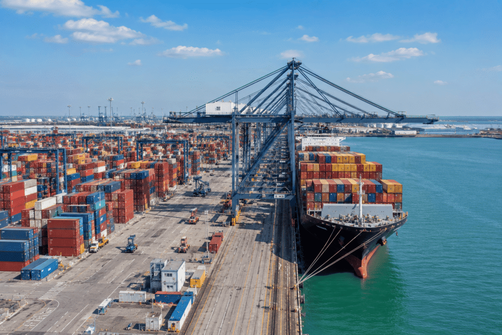 Best UK Ports for International Cargo Shipping